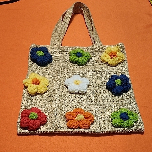 unbranded Handbags - Stylish Tan and Green Tote Bag with Ample Space